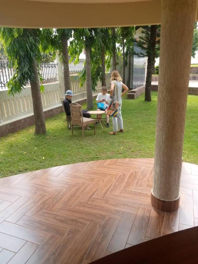 Coast View Resort Kigoma Buitenkant foto